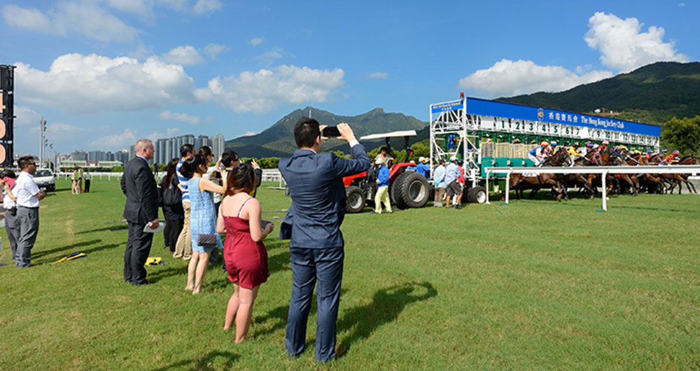 Jockey Courts Younger Customer